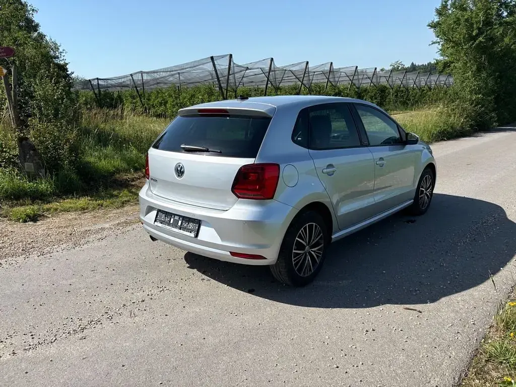 Gebraucht VW Polo Allstar 90 PS (66 kW) 2016 Silber Limousine