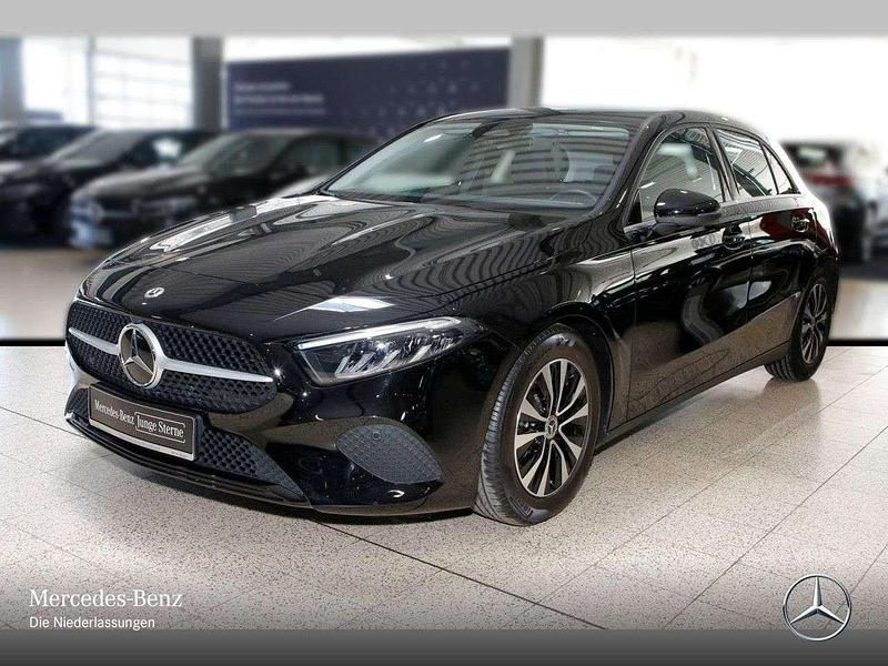 Gebraucht Mercedes A200 Advanced 150 PS (110 kW) 2025 Schwarz Limousine