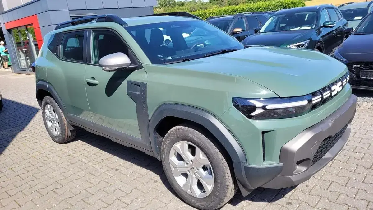 Neu Dacia Duster 120 PS (88 kW) 2026 Lichen kaki SUV