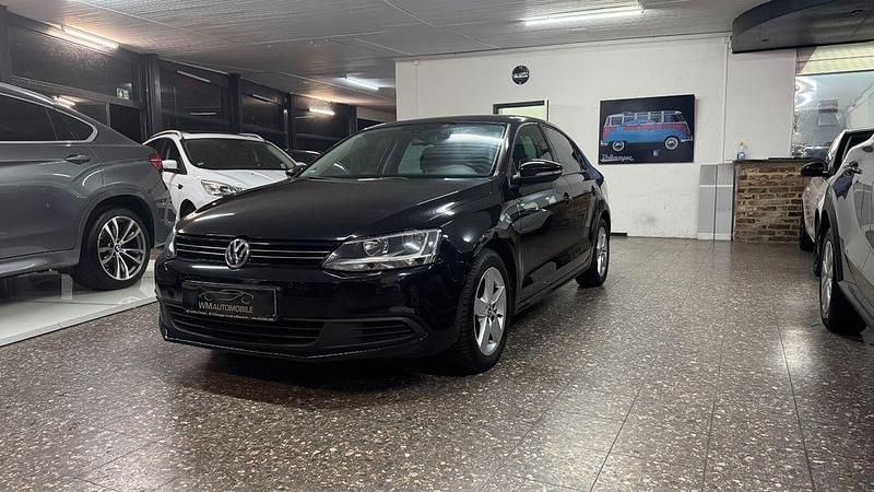 Schwarz Gebraucht 2012 VW Jetta Comfortline Limousine | 5.895 € (Fairer Preis) - Bild 1/4