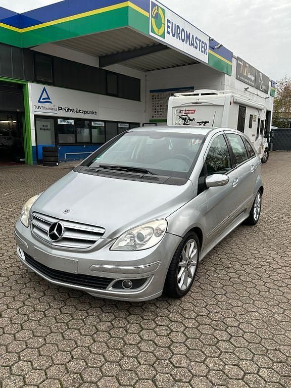 Silber Gebraucht 2007 Mercedes B180 Sport Van / Kleinbus | 1.350 € (Guter Preis) - Bild 1/4