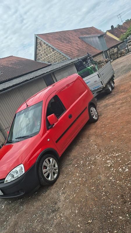 Gebraucht Opel Combo 105 PS (77 kW) 2010 Rot Van / Kleinbus