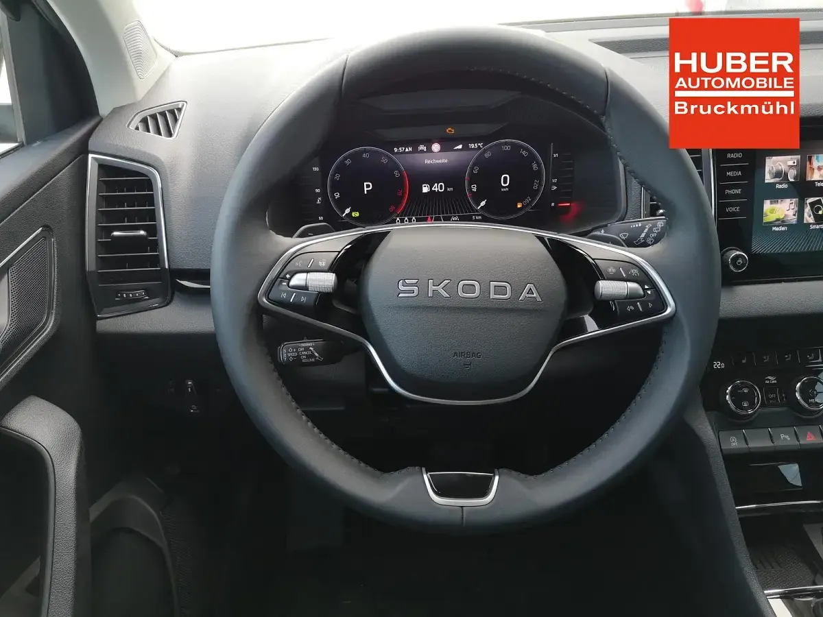 Neu Skoda Karoq Selection 150 PS (110 kW) 2026 Smokey diamond silber metallic SUV