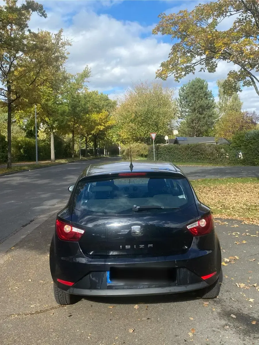 Gebraucht Seat Ibiza 69 PS (50 kW) 2012 Schwarz Kleinwagen
