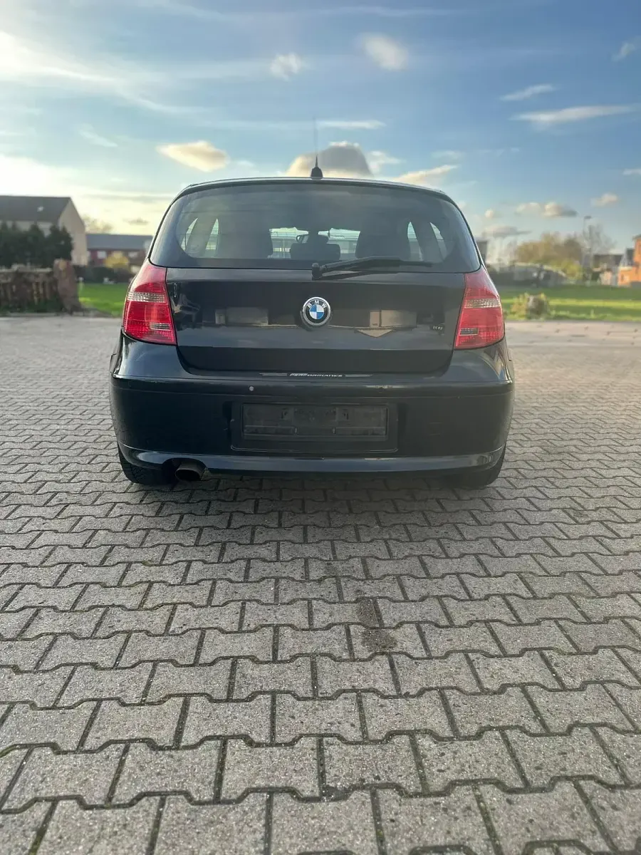 Gebraucht BMW 116 116 PS (85 kW) 2010 Schwarz Kleinwagen