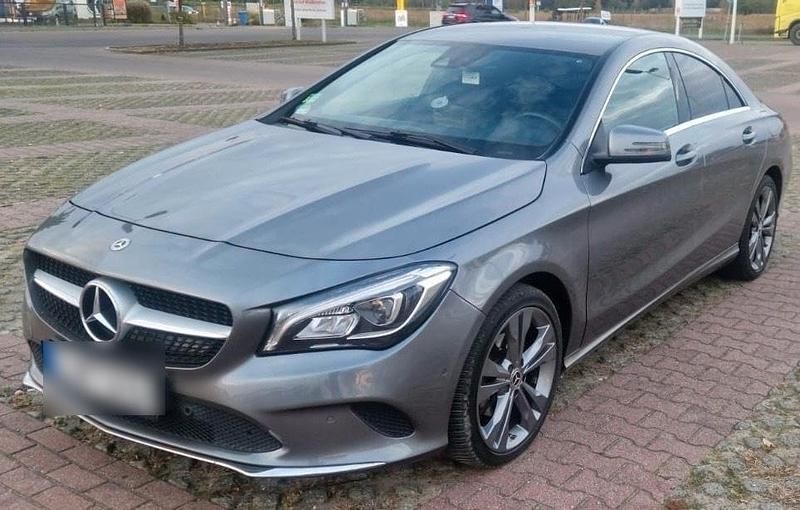 Grau Gebraucht 2018 Mercedes CLA200 Limousine | 20.500 € (Guter Preis) - Bild 1/4