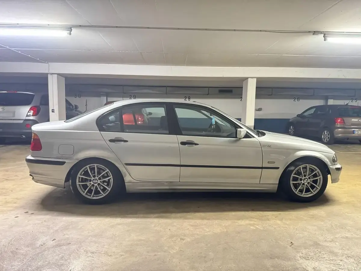 Gebraucht BMW 320 150 PS (110 kW) 2001 Silber Limousine