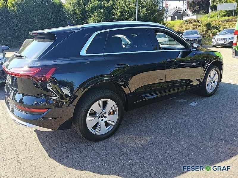 Gebraucht Audi e-tron Ambiente 300 kW (408 PS) 2022 Brillantschwarz SUV