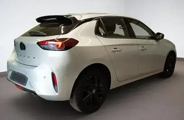 Gebraucht Opel Corsa 101 PS (74 kW) 2025 Kristall silber Kleinwagen