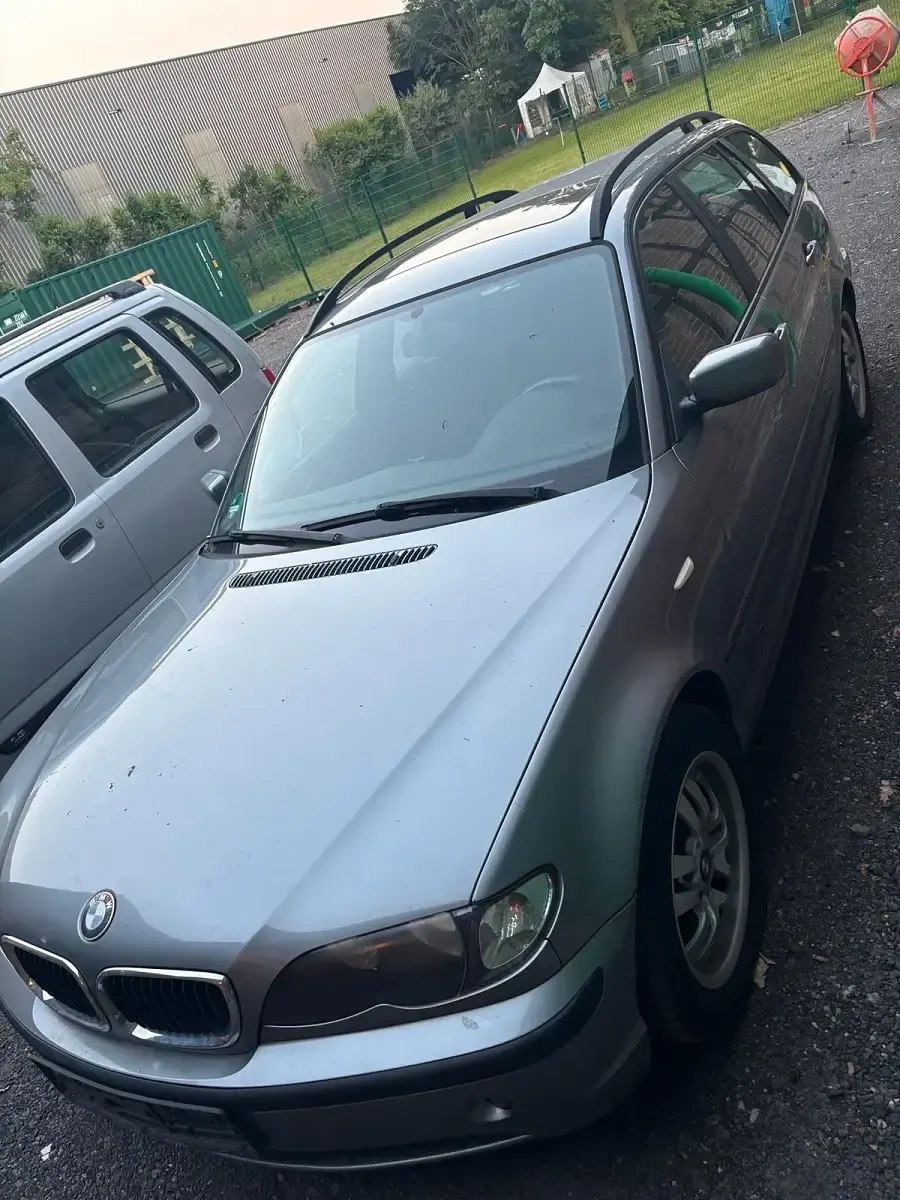 Gebraucht BMW 318 143 PS (105 kW) 2004 Silber Kombi