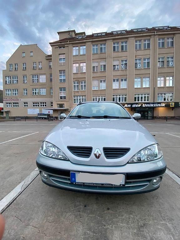 Silber Gebraucht 2002 Renault Mégane II Limousine | 2.800 € (Teuer) - Bild 1/4