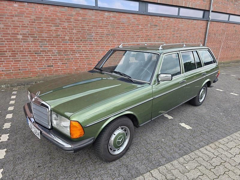 Grün Gebraucht 1984 Mercedes 300 Kombi | 35.000 € - Bild 1/4
