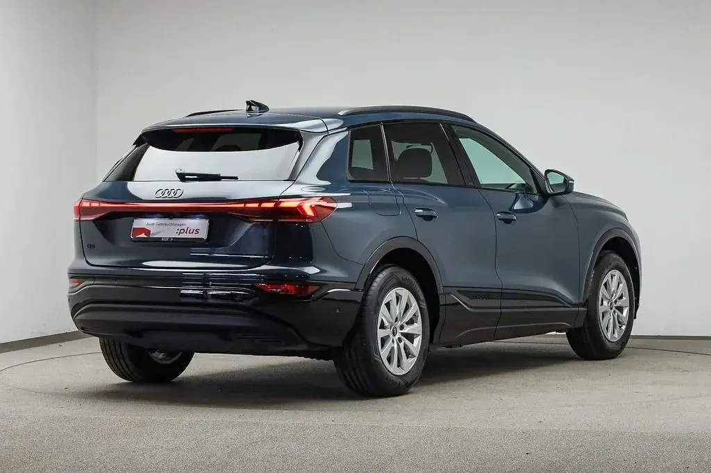 Gebraucht Audi Q6 e-tron Advanced 185 kW (252 PS) 2025 Plasmablau metallic SUV