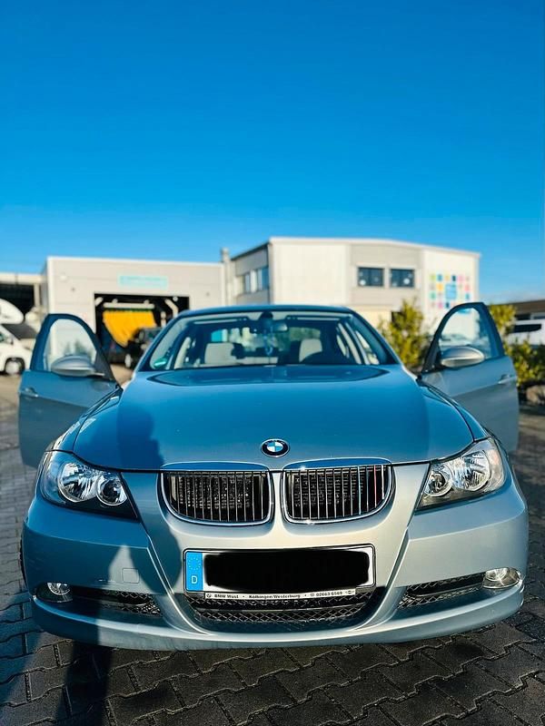 Gebraucht BMW 320 150 PS (110 kW) 2006 Grau Limousine