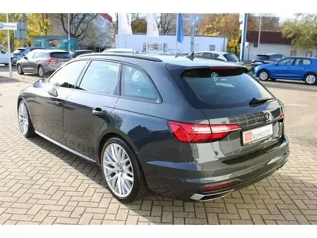 Gebraucht Audi A4 Advanced 163 PS (119 kW) 2021 Grau Kombi