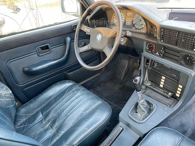 Gebraucht BMW 525 150 PS (110 kW) 1986 Blau Limousine