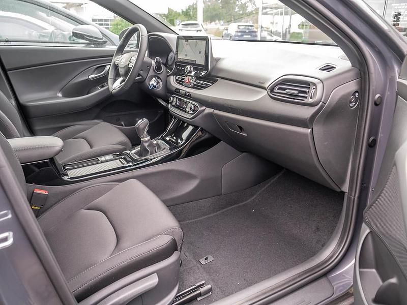 Gebraucht Hyundai i30 Advantage 101 PS (74 kW) 2024 Farbe: blau Limousine