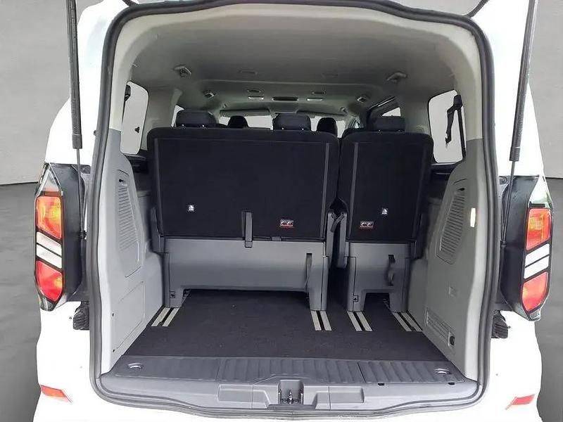 Gebraucht Ford Tourneo Titanium 136 PS (100 kW) 2025 Weiß Kombi