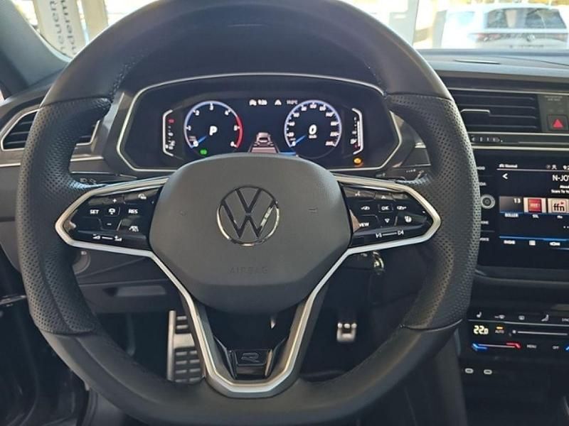 Gebraucht VW Tiguan Allspace R-line 200 PS (147 kW) 2024 Deep black perleffekt (metallic) SUV