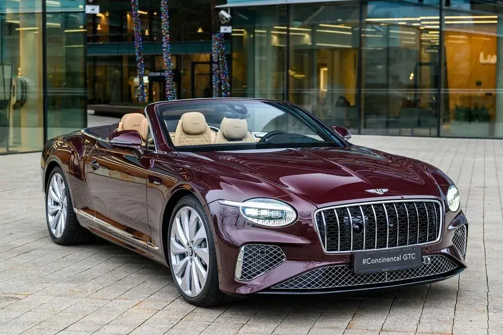 Neu Bentley Continental 689 PS (506 kW) 2026 Rot Cabrio