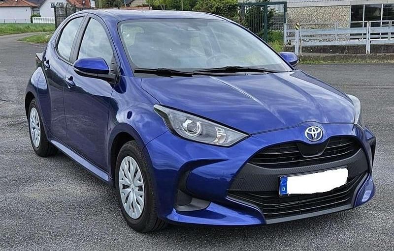Blau Gebraucht 2021 Toyota Yaris Comfort Kleinwagen | 20.900 € (Etwas zu teuer) - Bild 1/4
