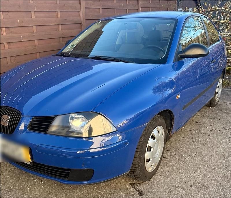 Blau Gebraucht 2004 Seat Ibiza Kleinwagen | 1.000 € (Guter Preis) - Bild 1/4