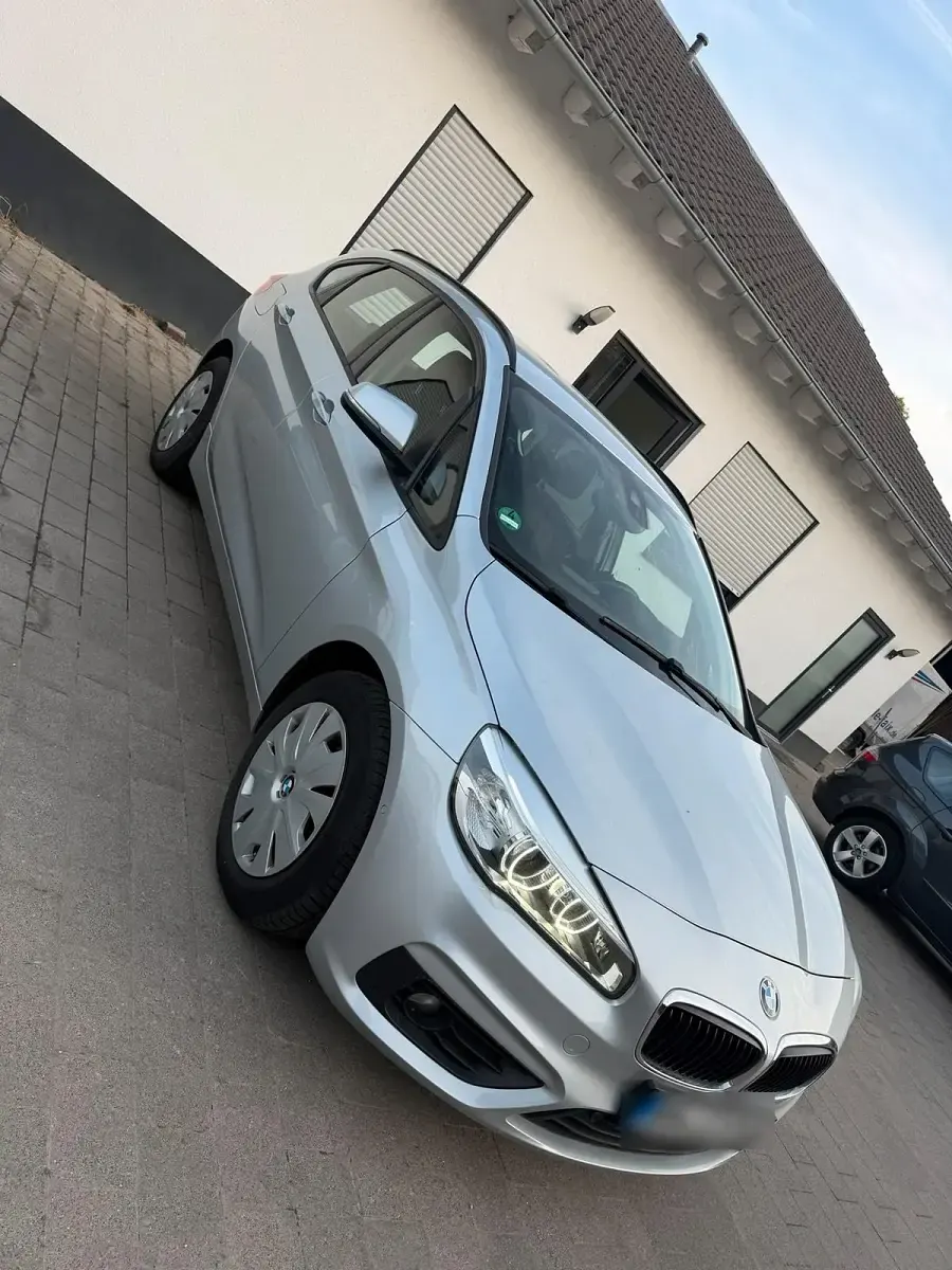 Gebraucht BMW 218 Active Tourer Basis 150 PS (110 kW) 2016 Silber Van / Kleinbus
