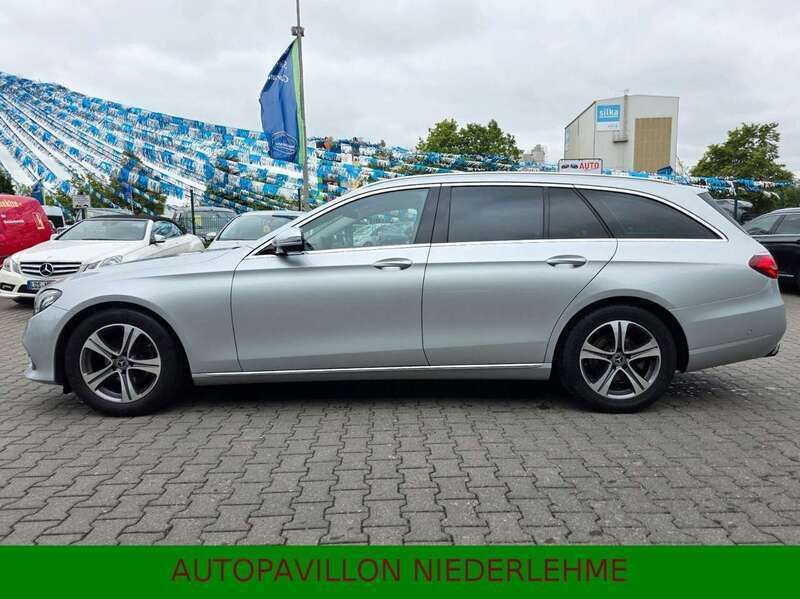 Silber Gebraucht 2019 Mercedes E200 Avantgarde Kombi | 28.850 € (Fairer Preis) - Bild 1/4