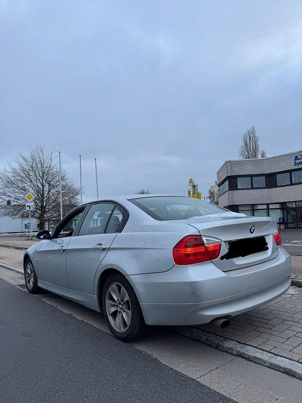 Gebraucht BMW 318 129 PS (94 kW) 2006 Silber Limousine