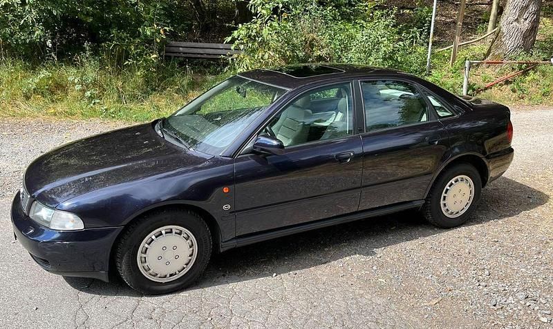 Gebraucht Audi A4 Sport 150 PS (110 kW) 1995 Blau Limousine
