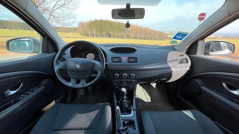 Gebraucht Renault Mégane Expression 110 PS (80 kW) 2009 Blau Limousine