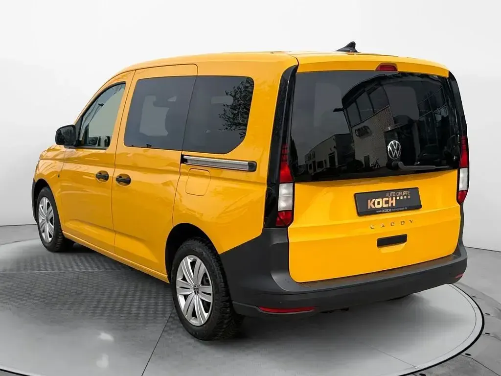 Usata VW Caddy Basis 102 CV (75 kW) 2021 Giallo Monovolume