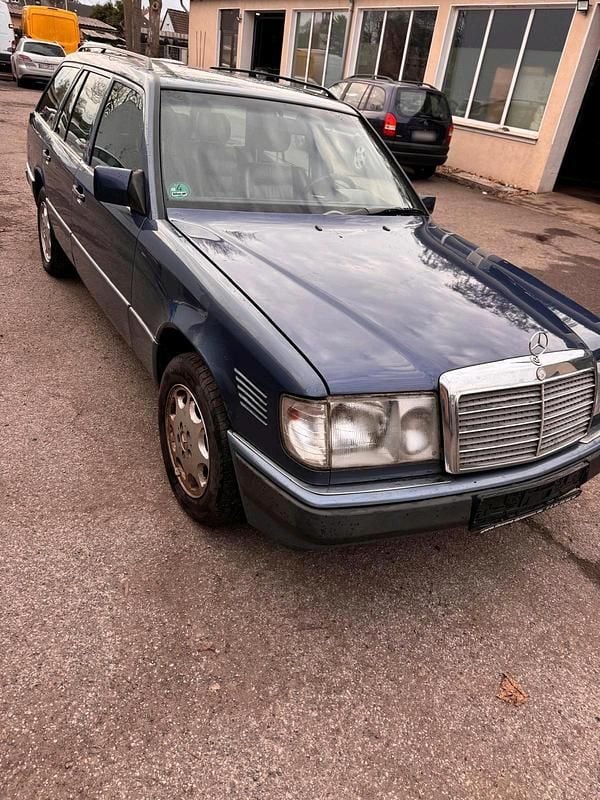 Gebraucht Mercedes 300 147 PS (108 kW) 1992 Blau Kombi