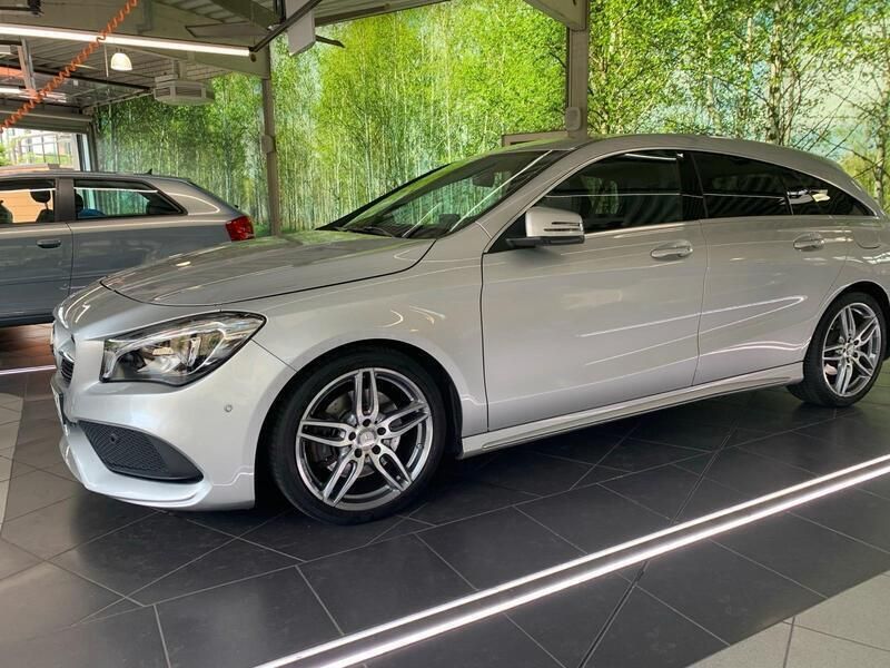 Silber Gebraucht 2016 Mercedes CLA220 AMG line Limousine | 18.990 € (Guter Preis) - Bild 1/4
