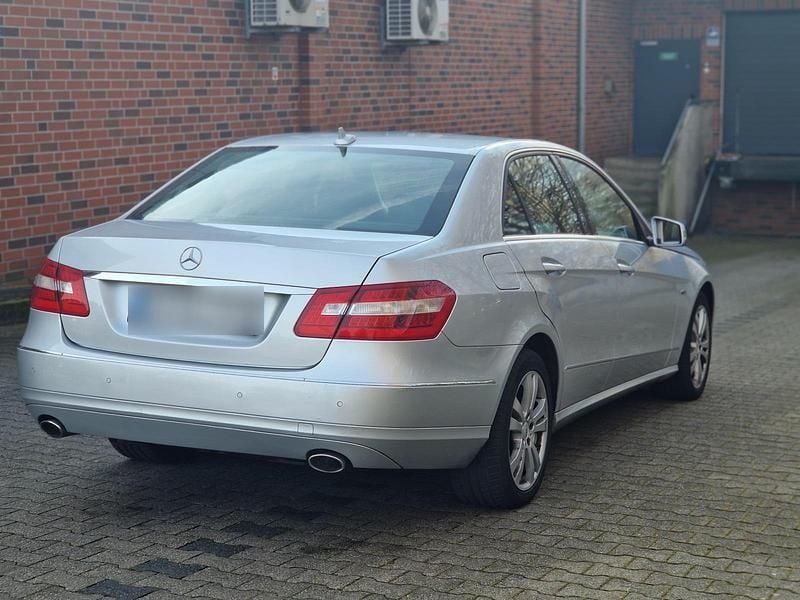 Gebraucht Mercedes E300 231 PS (169 kW) 2011 Silber Limousine
