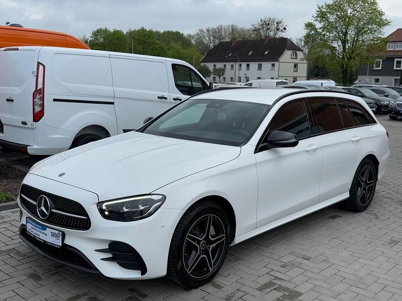 Weiß Gebraucht 2022 Mercedes E300 AMG line Kombi | 28.799 € (Fairer Preis) - Bild 1/4