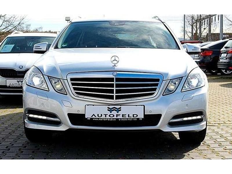 Gebraucht Mercedes E200 184 PS (135 kW) 2011 Silber (metallic) Kombi