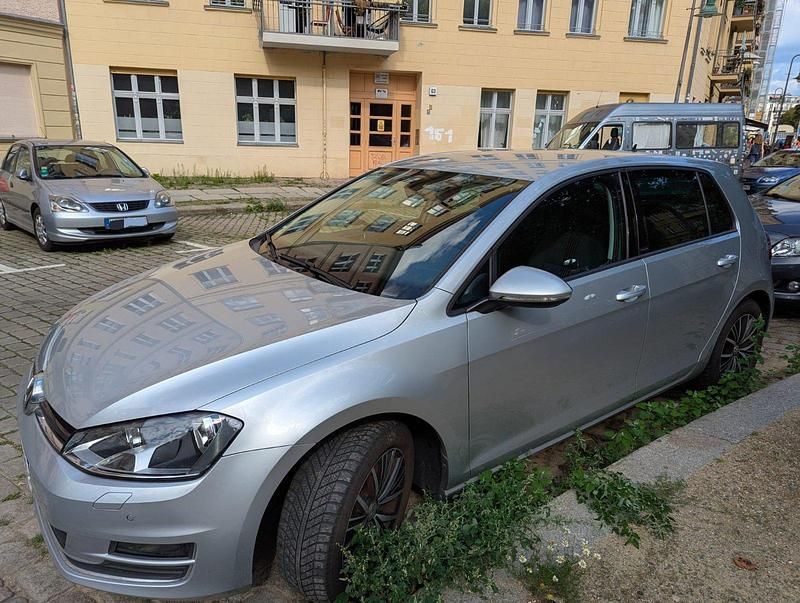 Silber Gebraucht 2016 VW Golf VII Allstar Limousine | 15.500 € (Etwas zu teuer) - Bild 1/4