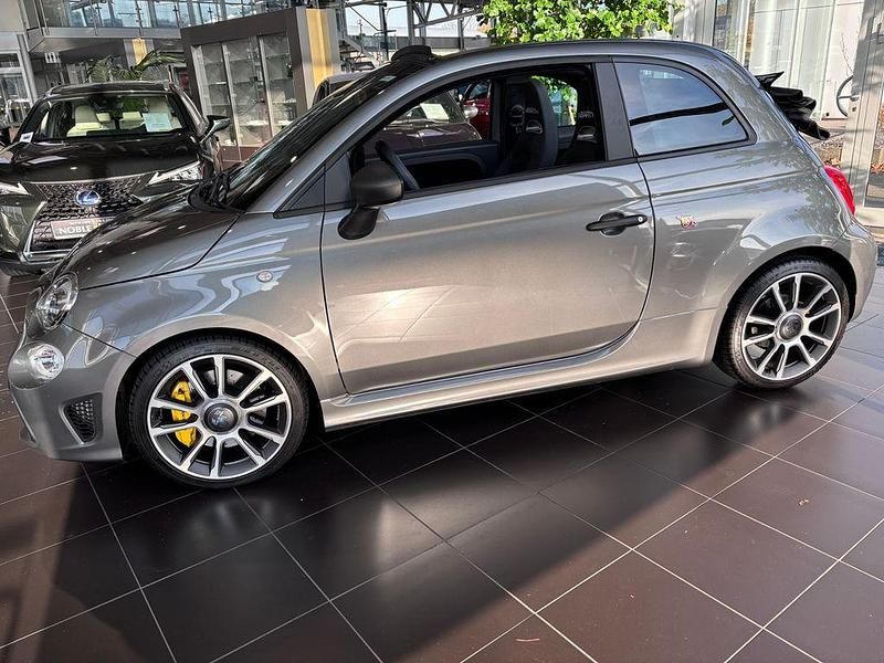 Gebraucht Abarth 695C 179 PS (131 kW) 2024 Record grau (metallic) Cabrio