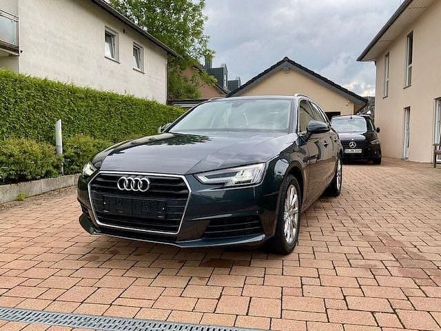 Grau Gebraucht 2018 Audi A4 Ambiente Kombi | 14.950 € (Guter Preis) - Bild 1/4