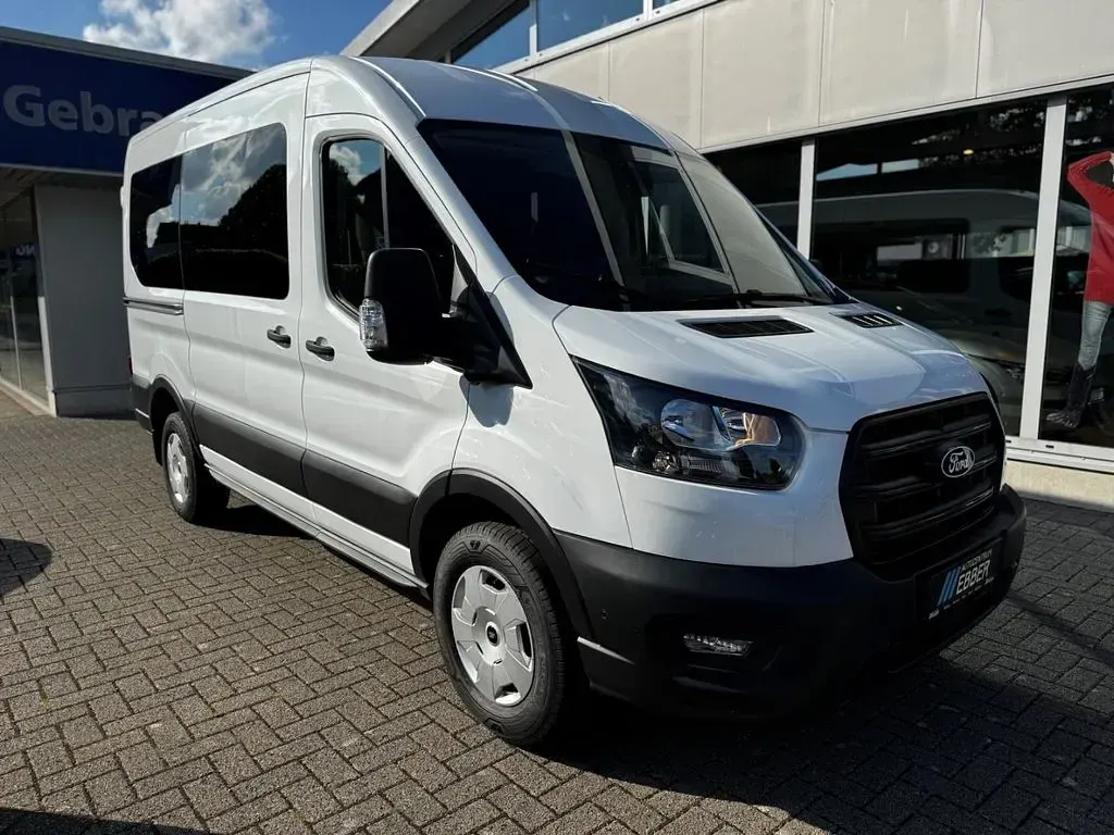 Neu Ford Transit Trend 131 PS (96 kW) 2025 Weiß Kombi
