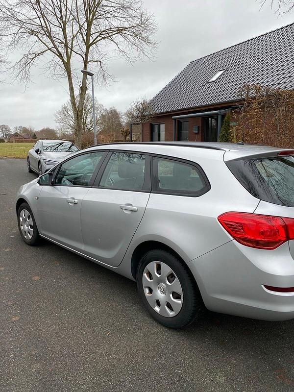 Gebraucht Opel Astra 116 PS (85 kW) 2012 Grau Kombi