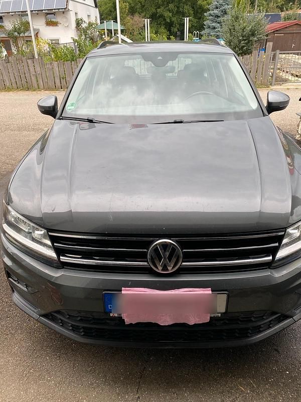 Grau Gebraucht 2016 VW Tiguan SUV | 13.850 € (Fairer Preis) - Bild 1/4