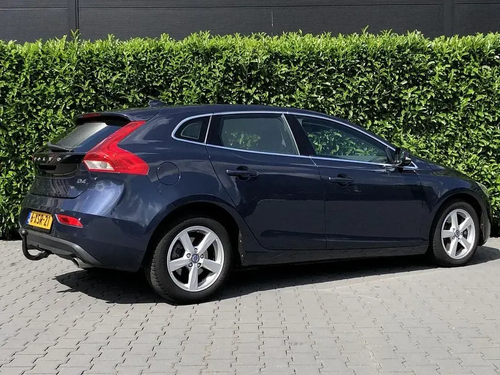 Gebraucht Volvo V40 Momentum 190 PS (139 kW) 2014 Blau Limousine