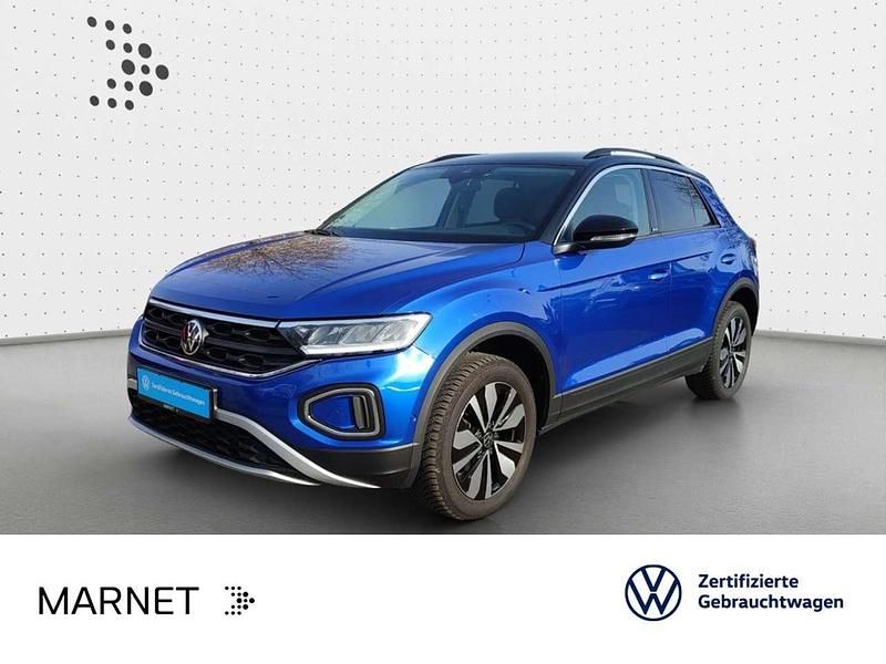 Ravennablau metallic/schwarz Gebraucht 2024 VW T-Roc Move SUV | 28.990 € (Fairer Preis) - Bild 1/3