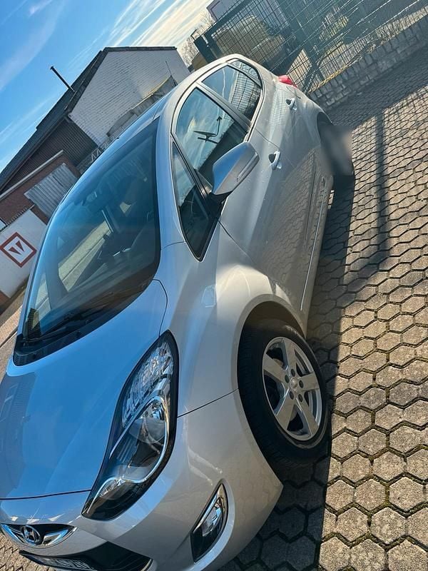 Gebraucht Hyundai ix20 125 PS (91 kW) 2014 Silber Kleinwagen