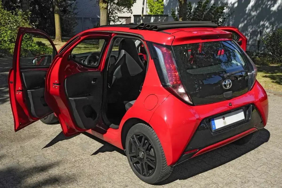 Gebraucht Toyota Aygo X-wave 69 PS (50 kW) 2015 Rot Kleinwagen
