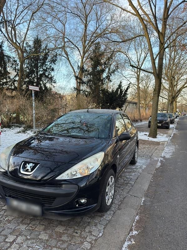 Gebraucht Peugeot 206+ 74 PS (54 kW) 2011 Schwarz Kleinwagen