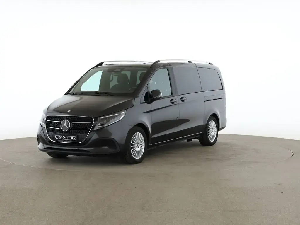 Gebraucht Mercedes V220 Style 163 PS (119 kW) 2025 Grau Van / Kleinbus