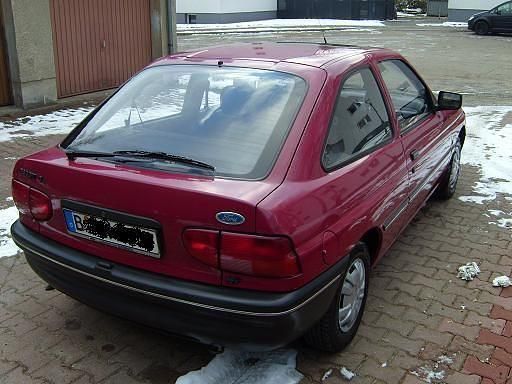 Gebraucht Ford Escort 90 PS (66 kW) 1994 Rot metallic Limousine